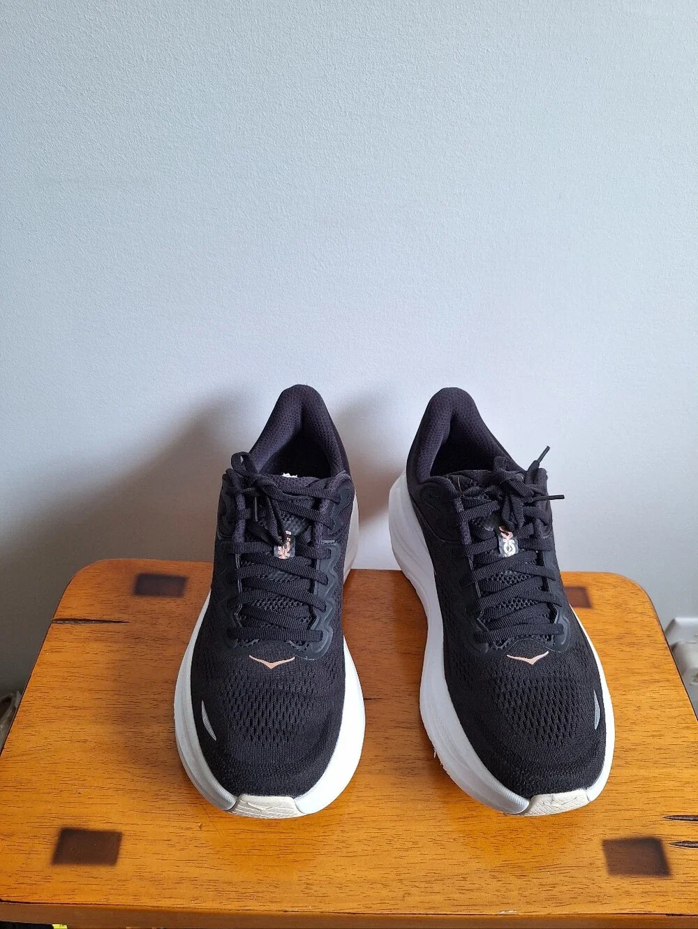 Hoka  Bondi 9 Women's  Black/Rose Size  9B